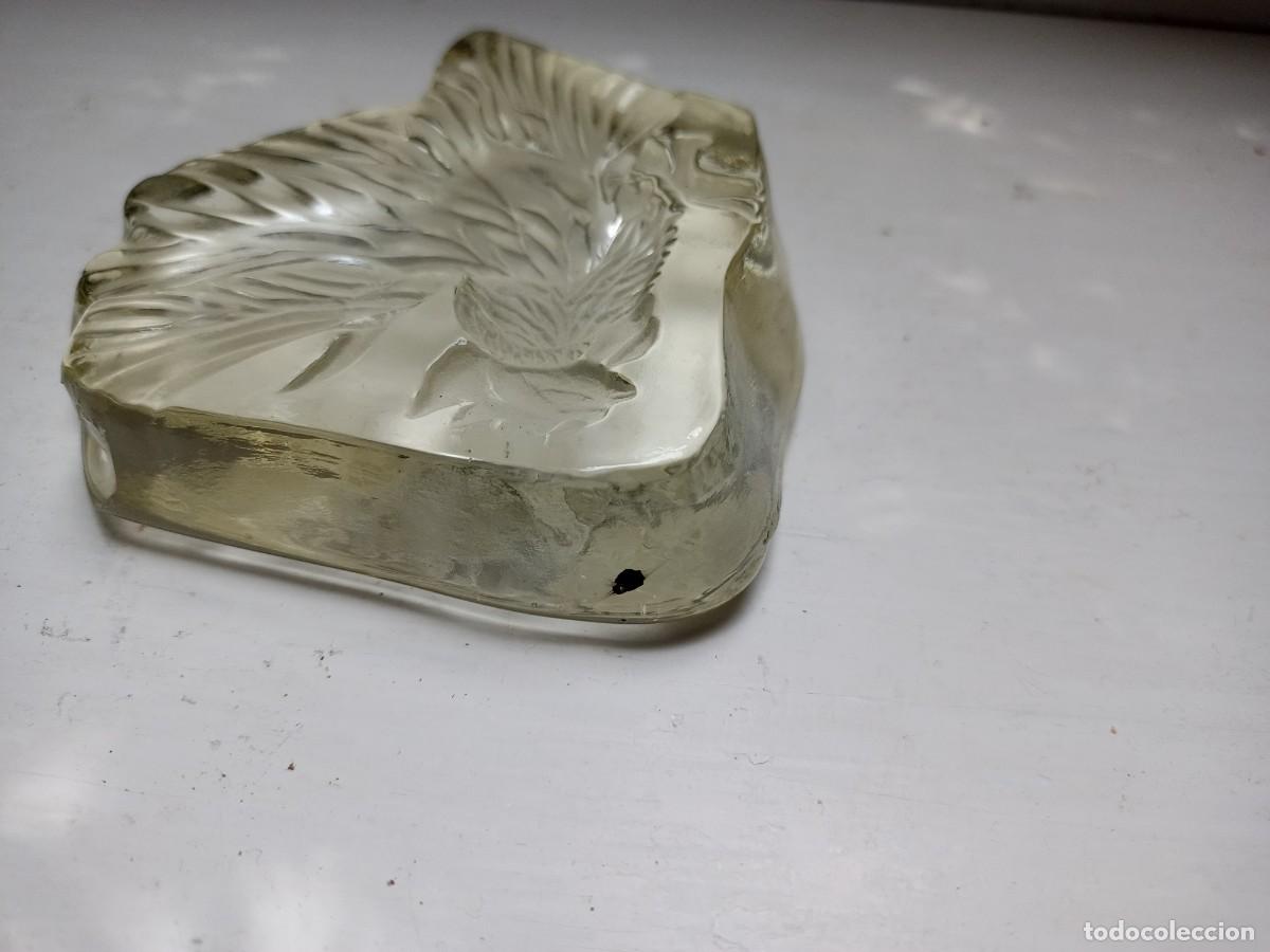 Escriban&iacute;a: Pisapapeles de cristal macizo con gallo esculpido - Foto 5