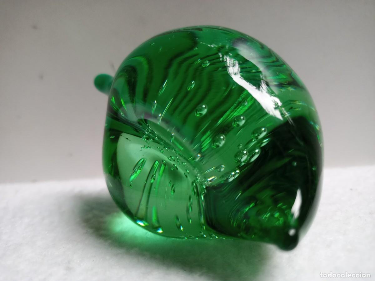 Escriban&iacute;a: Pisapapeles, figura de cristal verde - Foto 2