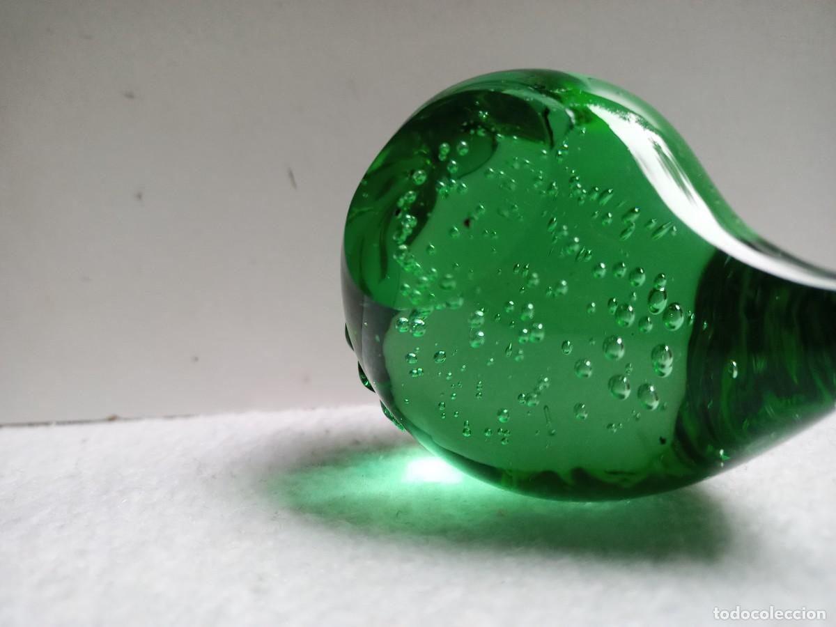 Escriban&iacute;a: Pisapapeles, figura de cristal verde - Foto 5