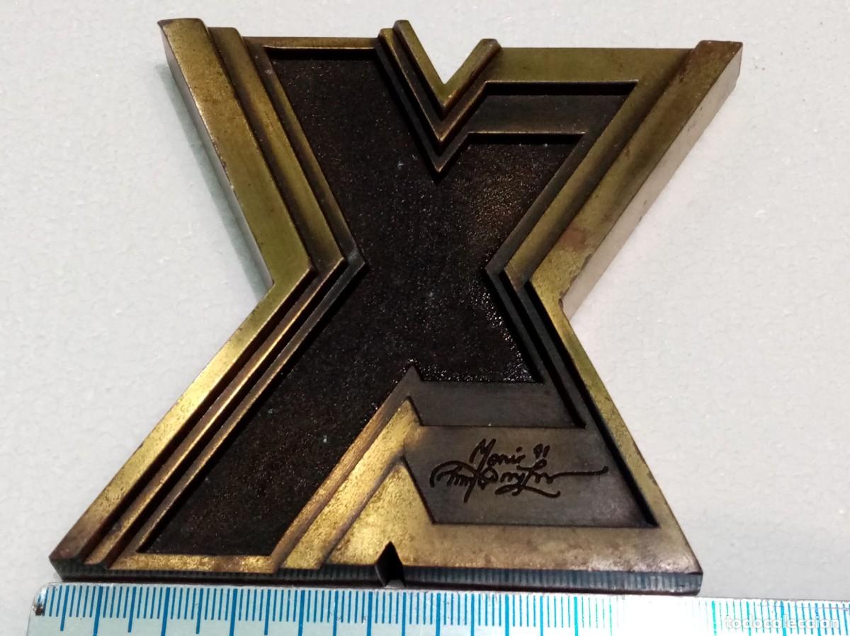 Escriban&iacute;a: PISAPAPELES MONAR 1991 DE BRONCE DE DISE&Ntilde;O - Foto 3