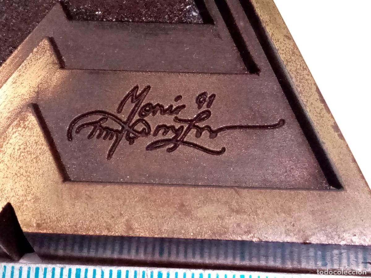 Escriban&iacute;a: PISAPAPELES MONAR 1991 DE BRONCE DE DISE&Ntilde;O - Foto 4