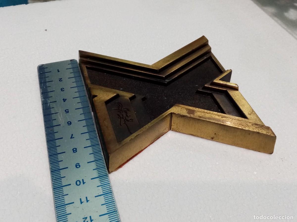 Escriban&iacute;a: PISAPAPELES MONAR 1991 DE BRONCE DE DISE&Ntilde;O - Foto 5