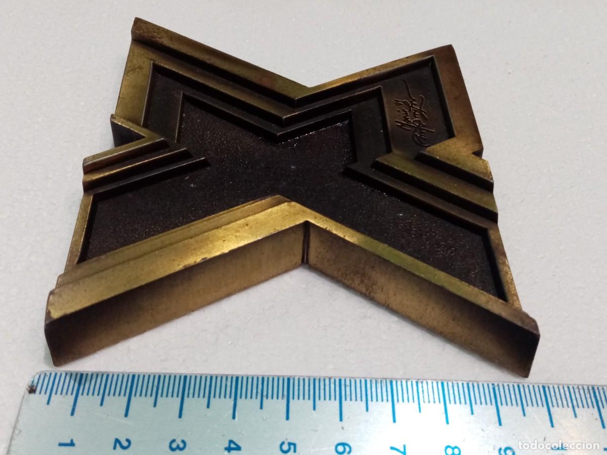 Escriban&iacute;a: PISAPAPELES MONAR 1991 DE BRONCE DE DISE&Ntilde;O - Foto 6