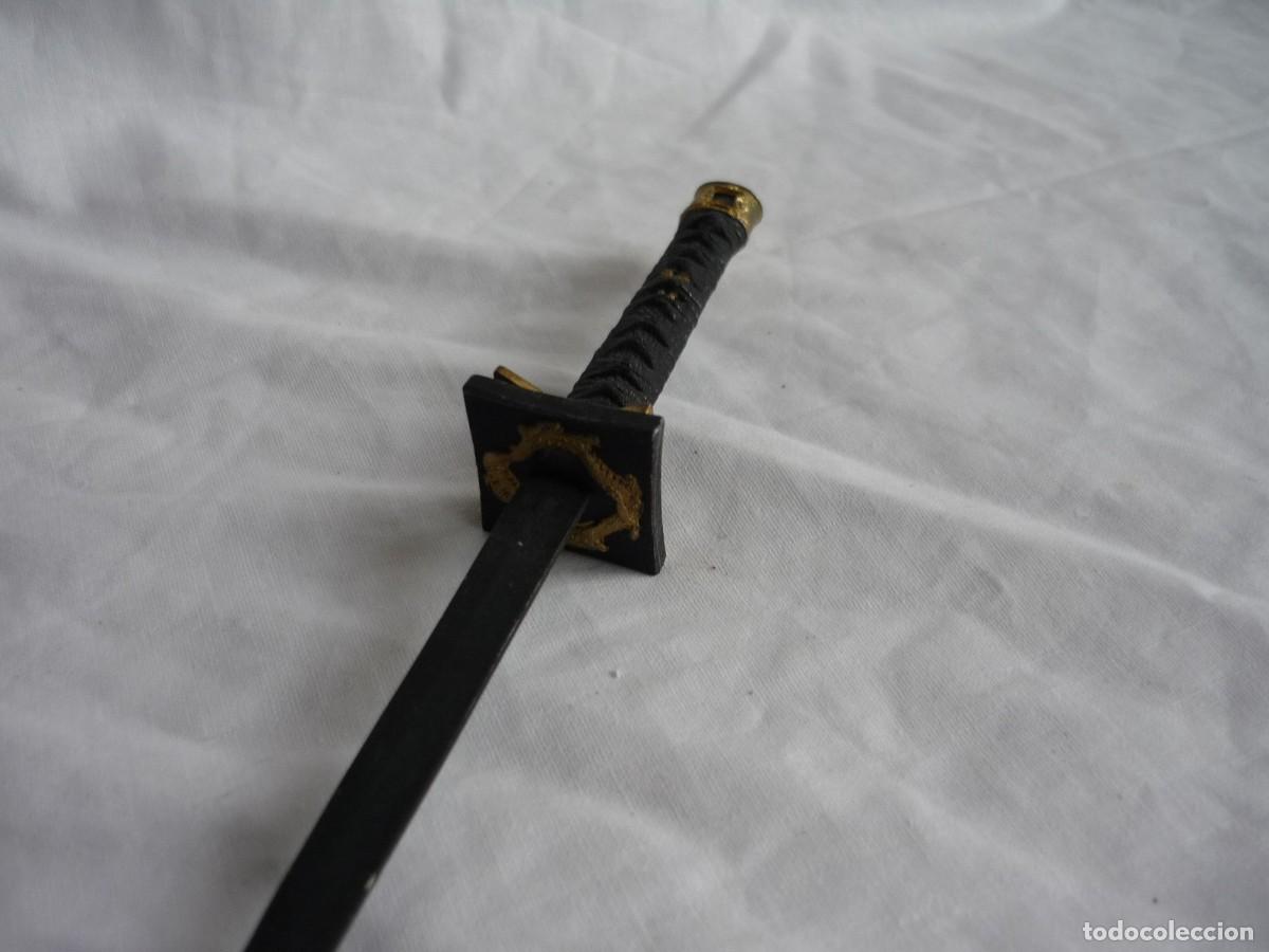 Escriban&iacute;a: Abrecartas met&aacute;lico en forma de espada en miniatura, samurai - Foto 3