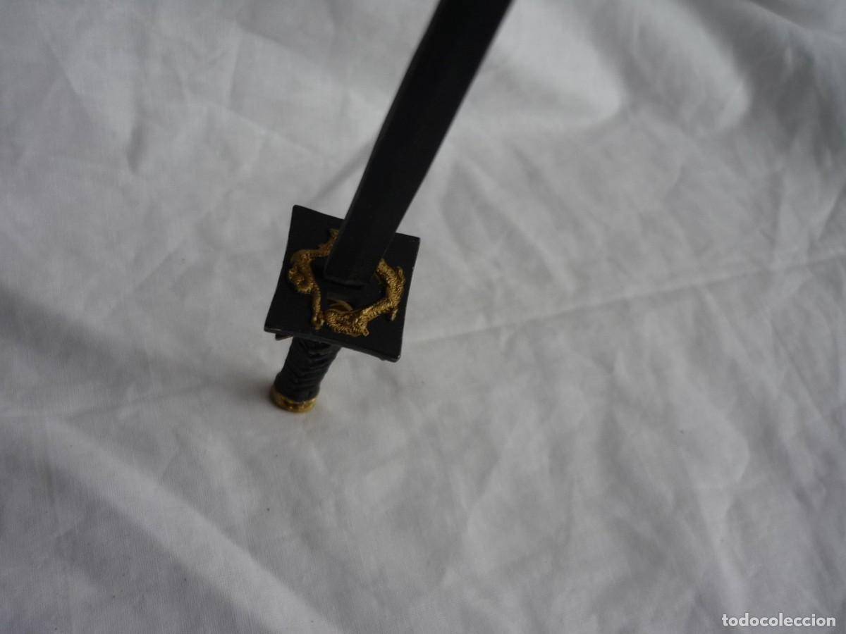 Escriban&iacute;a: Abrecartas met&aacute;lico en forma de espada en miniatura, samurai - Foto 9