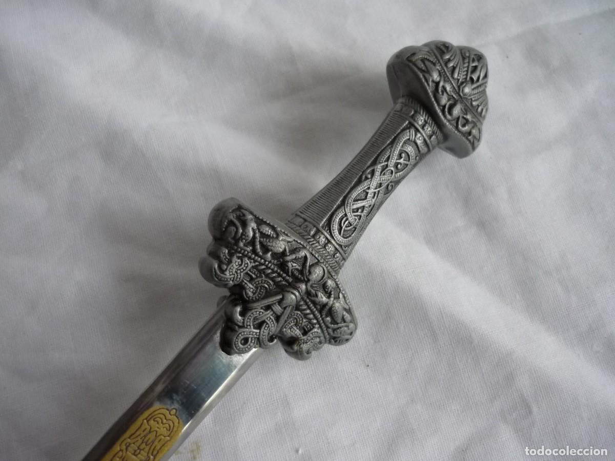 Escriban&iacute;a: Abrecartas met&aacute;lico en forma de espada en miniatura - Foto 3