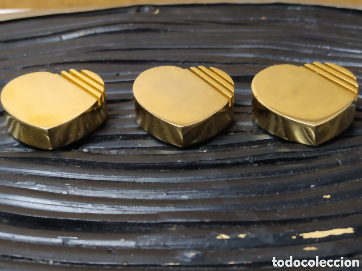 Escriban&iacute;a: PEQUE&Ntilde;OS PISAPAPELES EN LATON CON FORMA CORAZON. - Foto 2