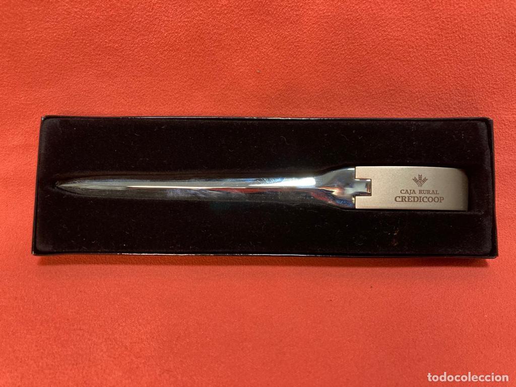 Escriban&iacute;a: Abrecartas vintage plateado nuevo - Foto 3
