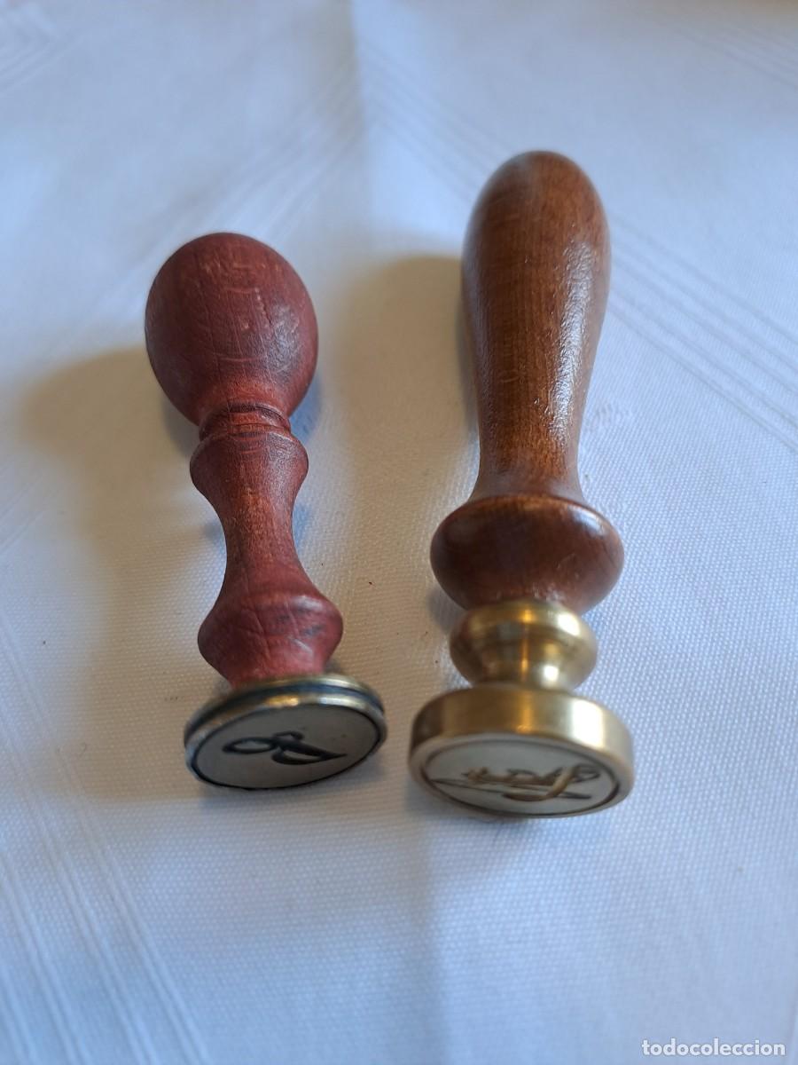Escriban&iacute;a: Dos sellos de para lacre. De madera y bronce - Foto 1