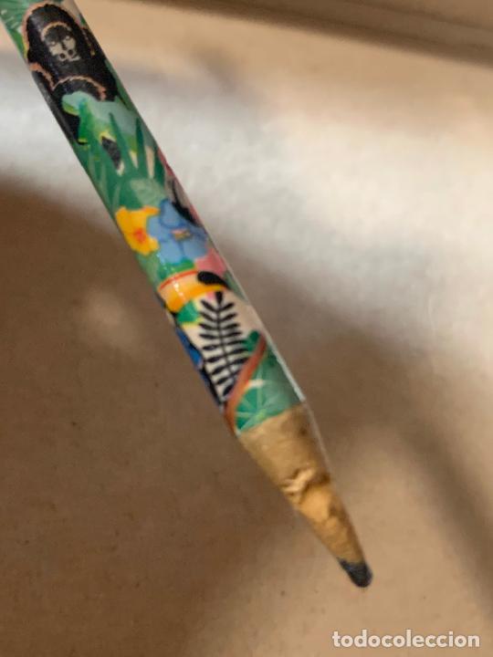 Escriban&iacute;a: Bonito lapiz con estampado de animales de la selva. Mide unos 17cms - Foto 5