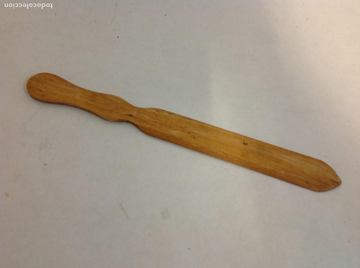 Escriban&iacute;a: Abrecartas de madera recortada - Foto 1