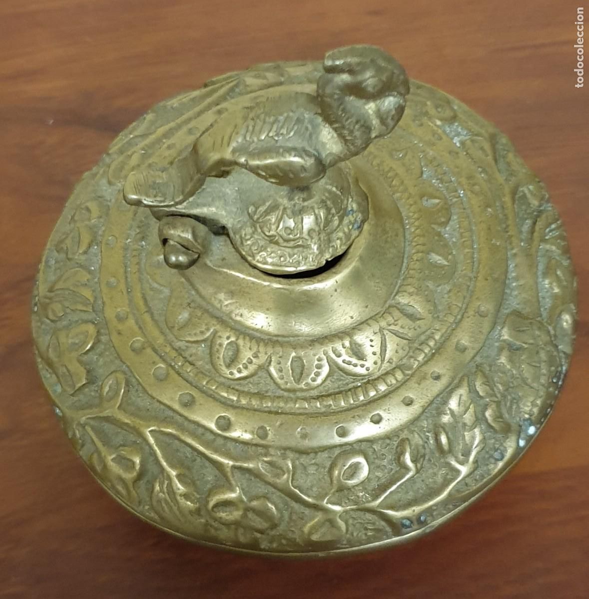 Escriban&iacute;a: TINTERO BRONCE CON P&Aacute;JARO EN LA PARTE SUPERIOR 12 CM. ALTO - Foto 2