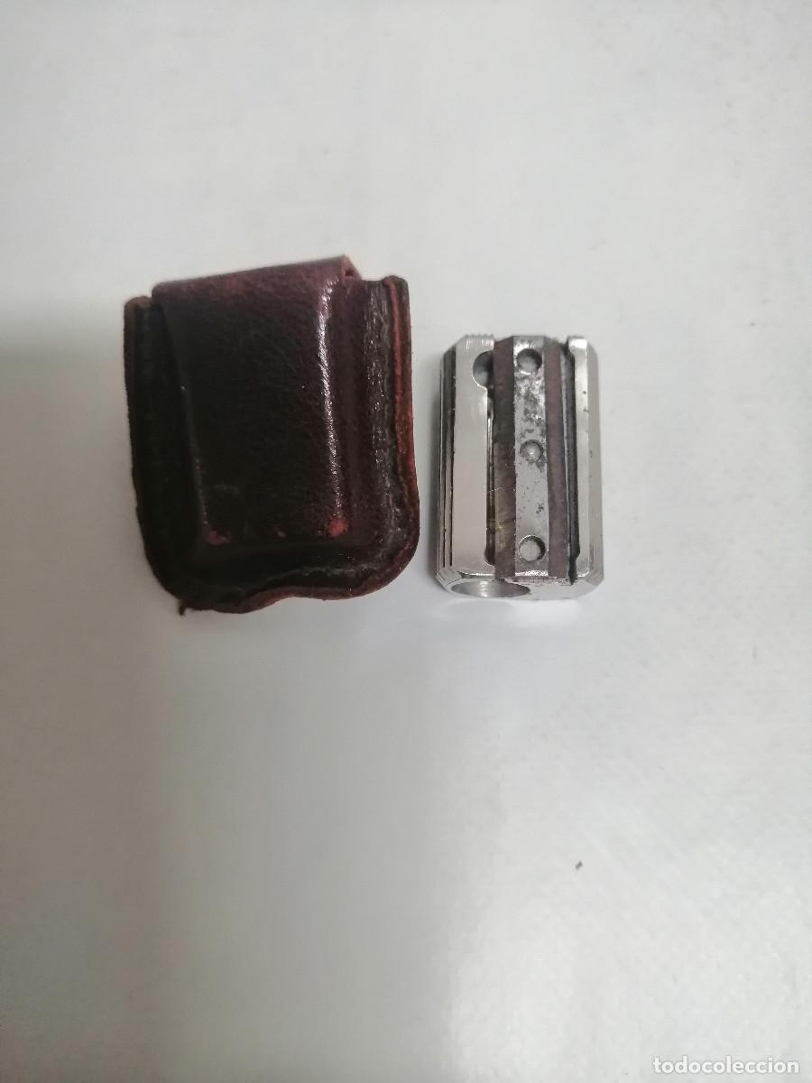 Escriban&iacute;a: ANTIGUO SACAPUNTAS EL CASCO CON FUNDA. - Foto 2