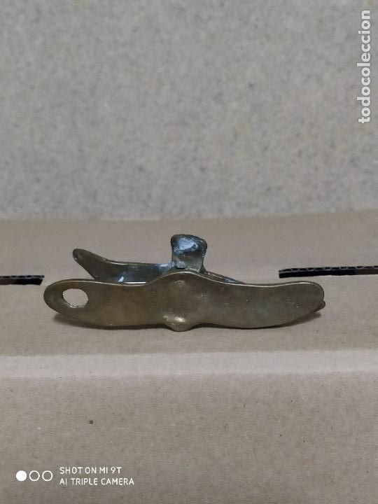 Escriban&iacute;a: pinza pisapapeles pajaro de bronce 11 cm - Foto 3