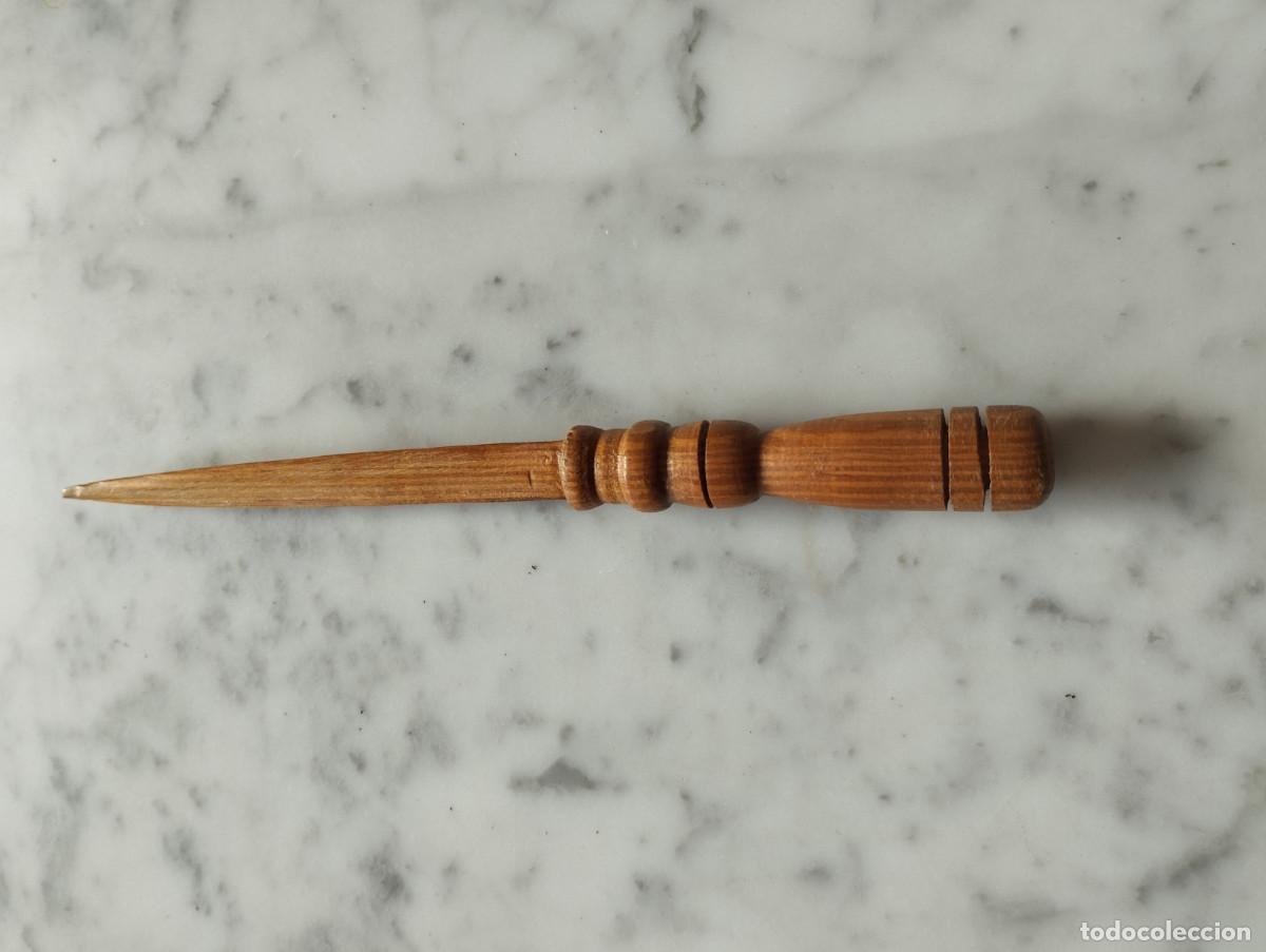 Escriban&iacute;a: ABRECARTAS DE MADERA MIDE 21 CM. - Foto 1