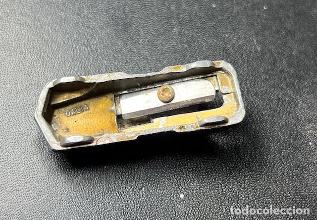 Escriban&iacute;a: Antiguo sacapuntas dalia. Coche. - Foto 2