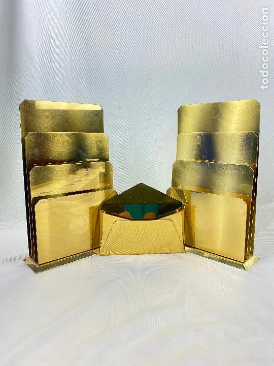 Escriban&iacute;a: CONJUNTO DE ESCRITORIO PARA DOCUMENTOS Y CARTAS EN METAL DORADO - Foto 1