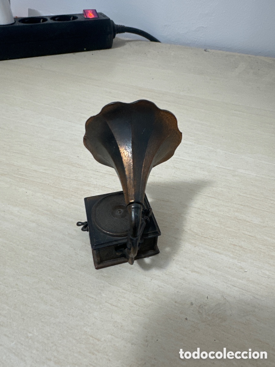Escriban&iacute;a: ESTAMOS LIQUIDANDO. Miniatura en forma de gramola tocadiscos sacapuntas - Foto 3