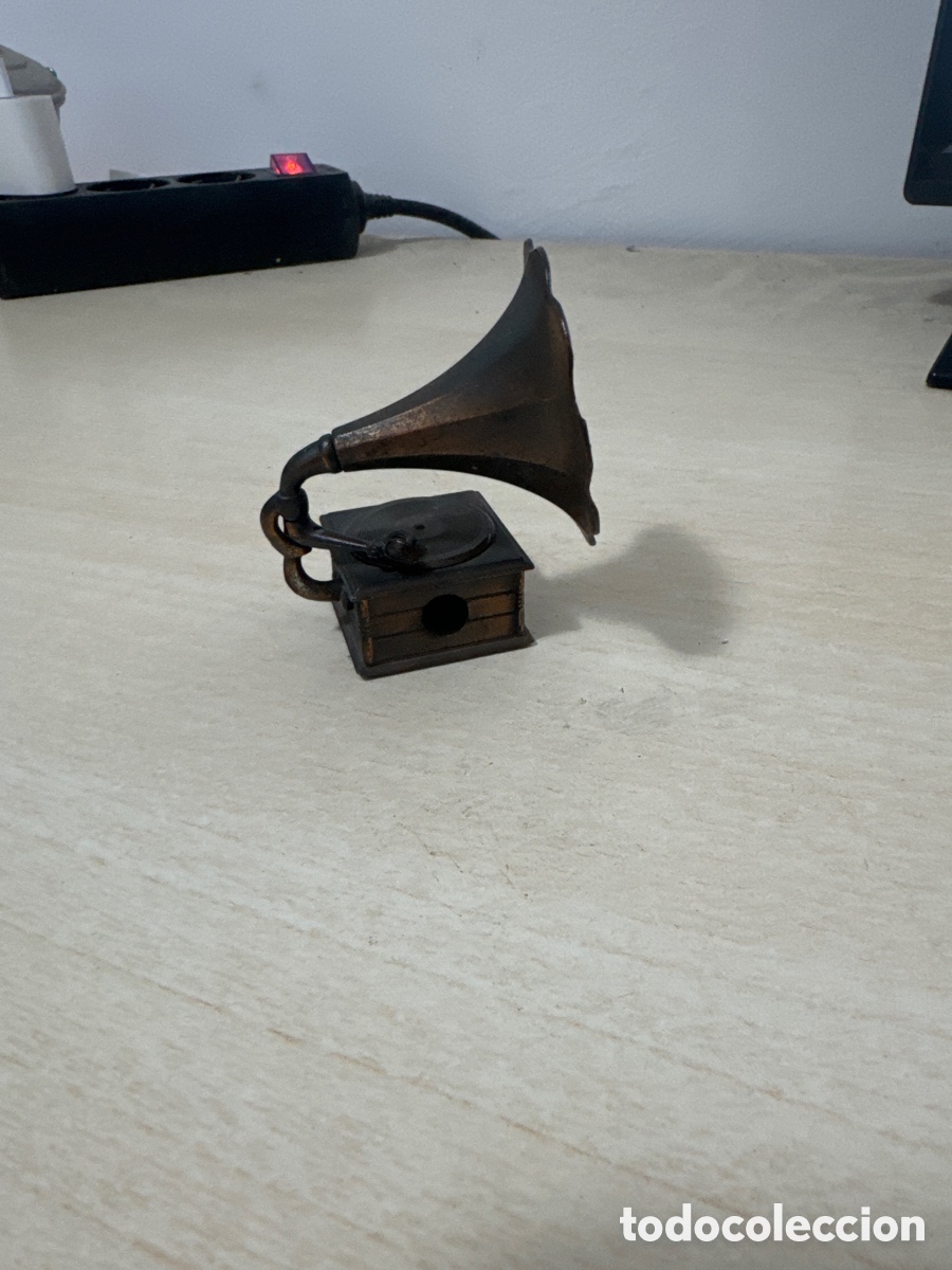 Escriban&iacute;a: ESTAMOS LIQUIDANDO. Miniatura en forma de gramola tocadiscos sacapuntas - Foto 4