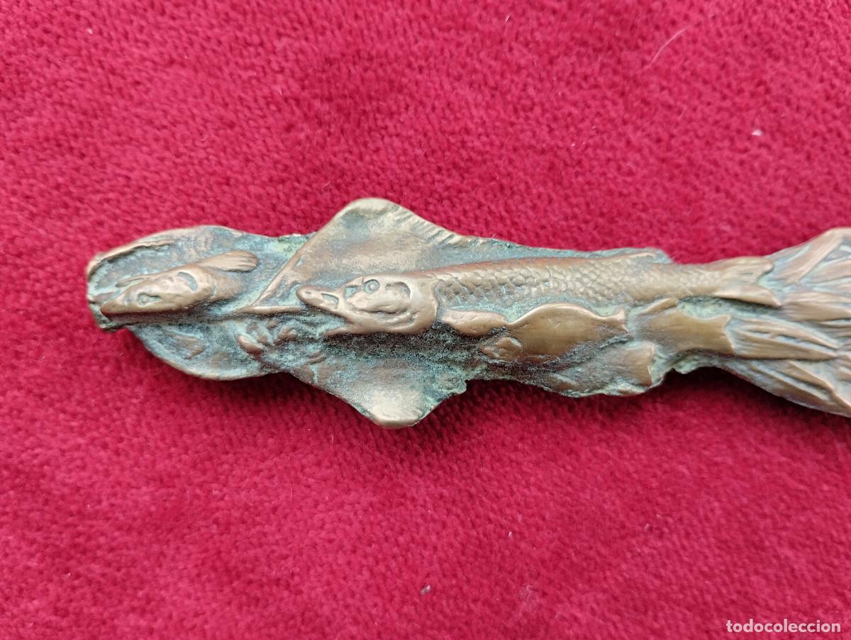Escriban&iacute;a: ABRECARTAS DE BRONCE LABRADO PECES EN RELIEVE - Foto 2