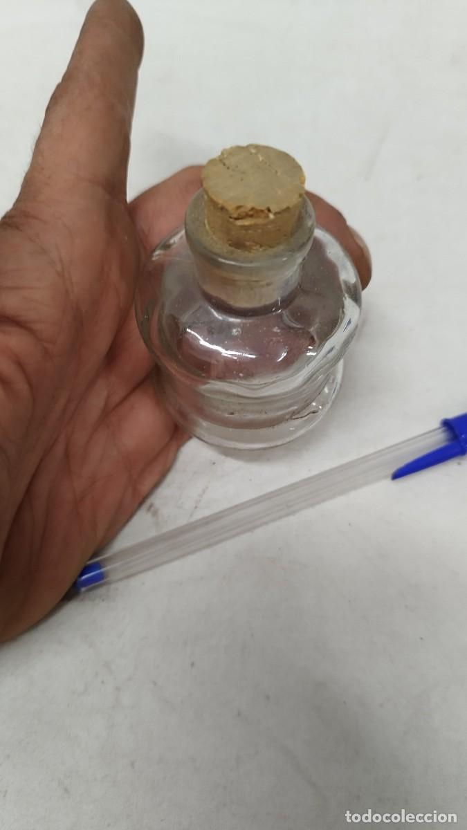 Escriban&iacute;a: Antiguo tintero de cristal - Foto 2