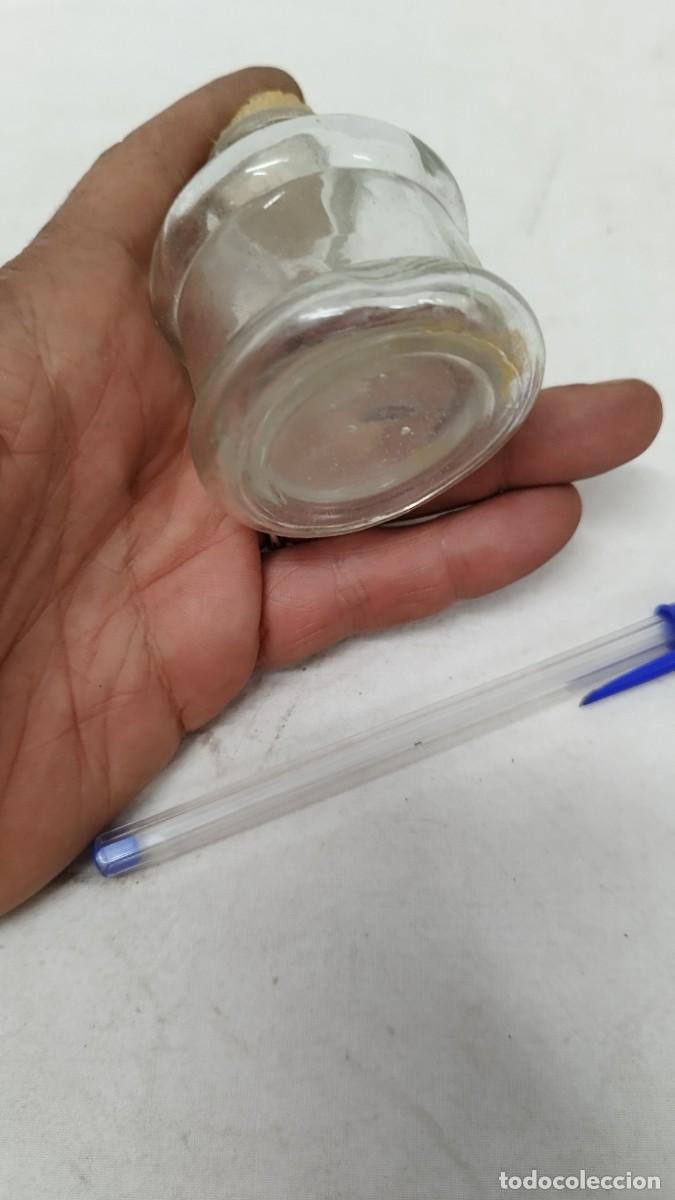Escriban&iacute;a: Antiguo tintero de cristal - Foto 3