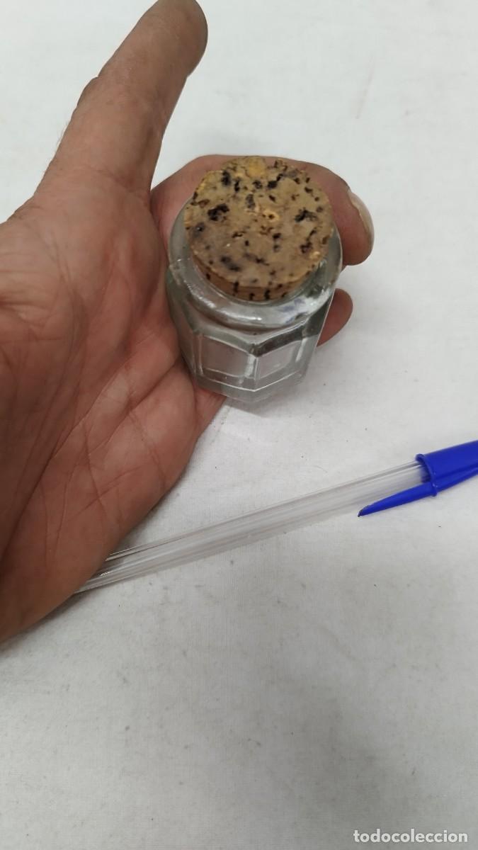 Escriban&iacute;a: Antiguo tintero de cristal - Foto 2