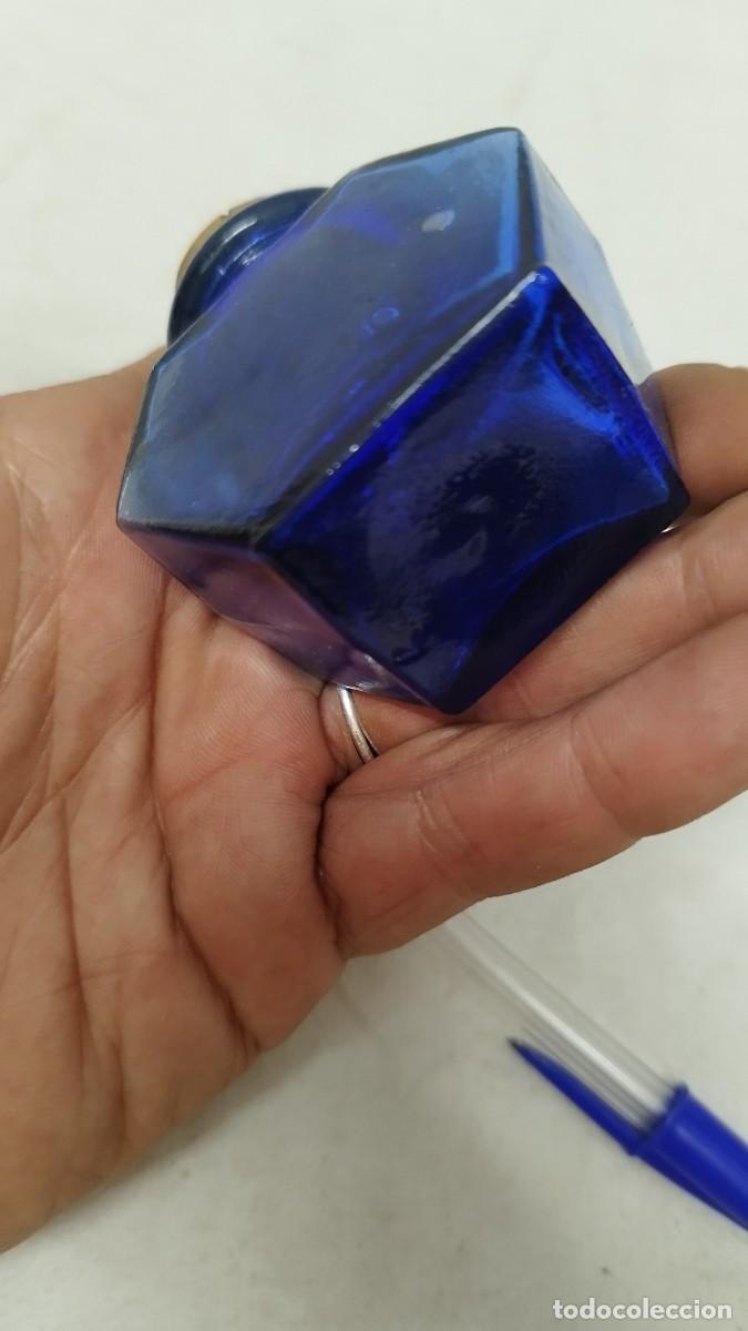 Escriban&iacute;a: Antiguo tintero de cristal azul - Foto 4