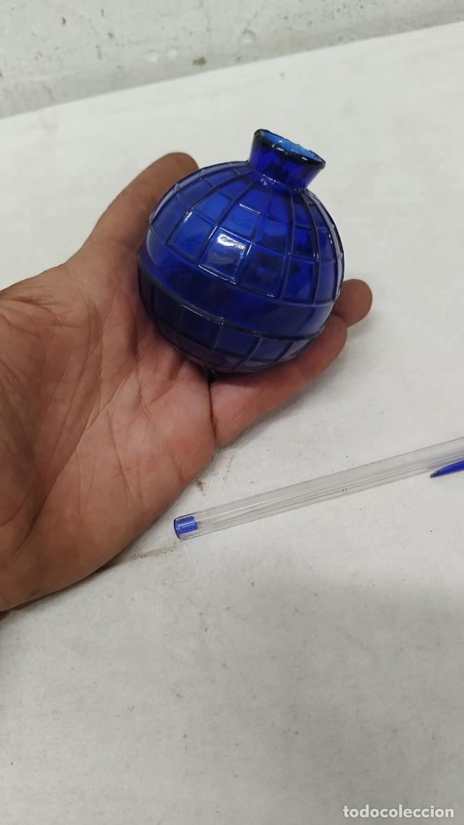 Escriban&iacute;a: Antiguo tintero de cristal azul - Foto 1