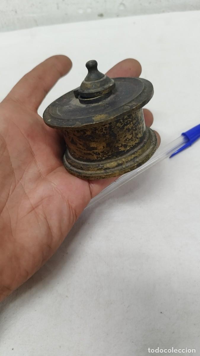 Escriban&iacute;a: Antiguo tintero de Lat&oacute;n - Bronce - Foto 1