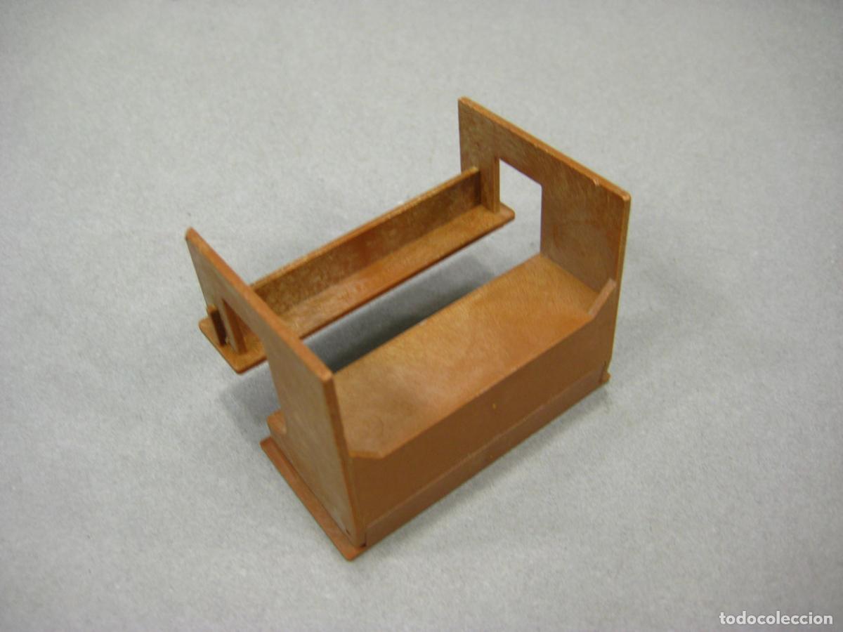 Escriban&iacute;a: SACAPUNTAS DE PL&Aacute;STICO CON FORMA DE PUPITRE DE ESCUELA - Foto 4
