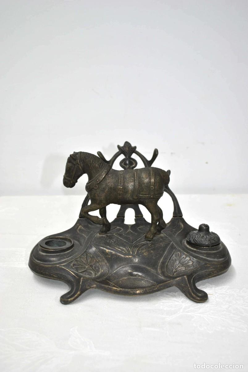 Escriban&iacute;a: TINTERO ESCRIBANIA CABALLO METAL - Foto 1
