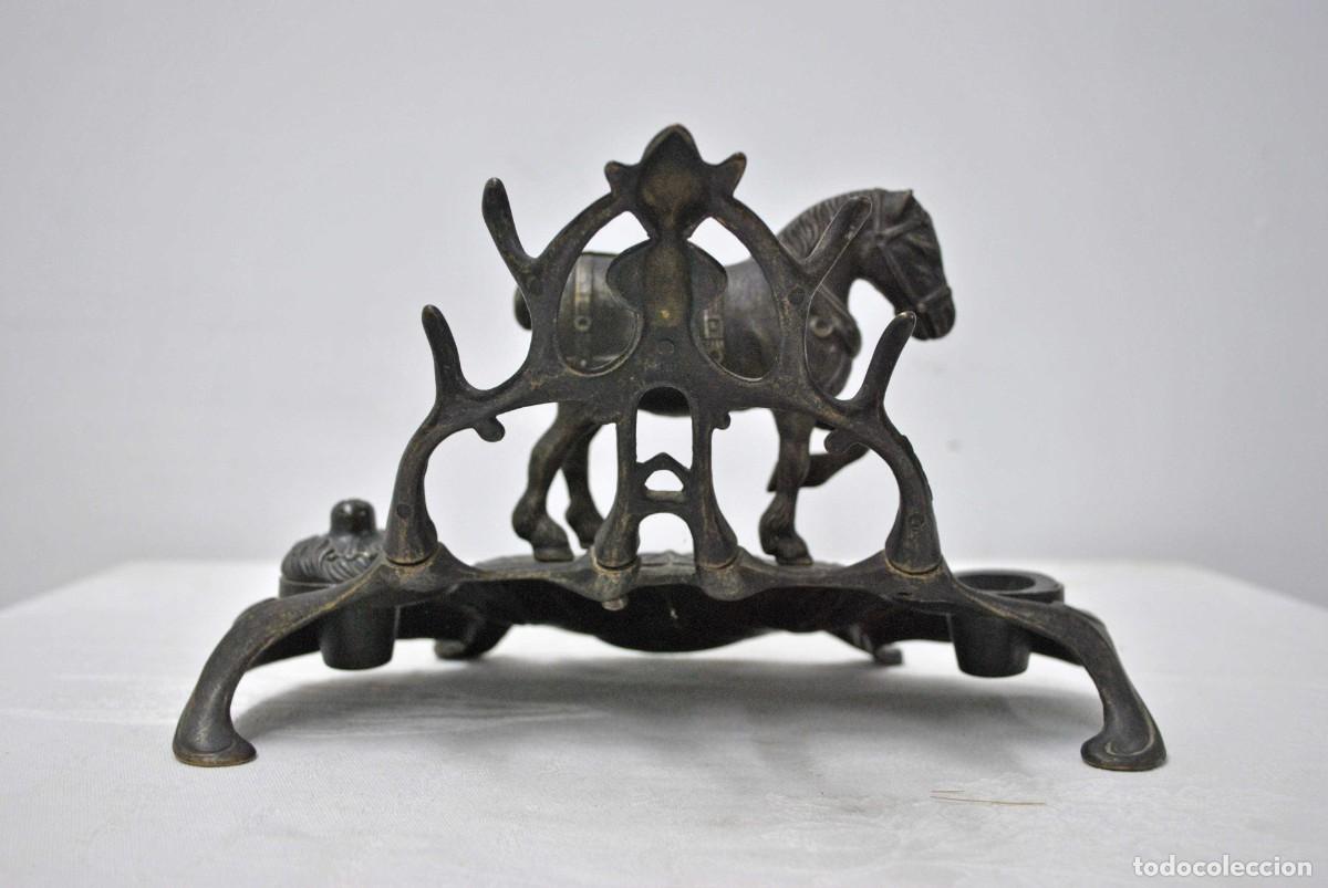 Escriban&iacute;a: TINTERO ESCRIBANIA CABALLO METAL - Foto 2