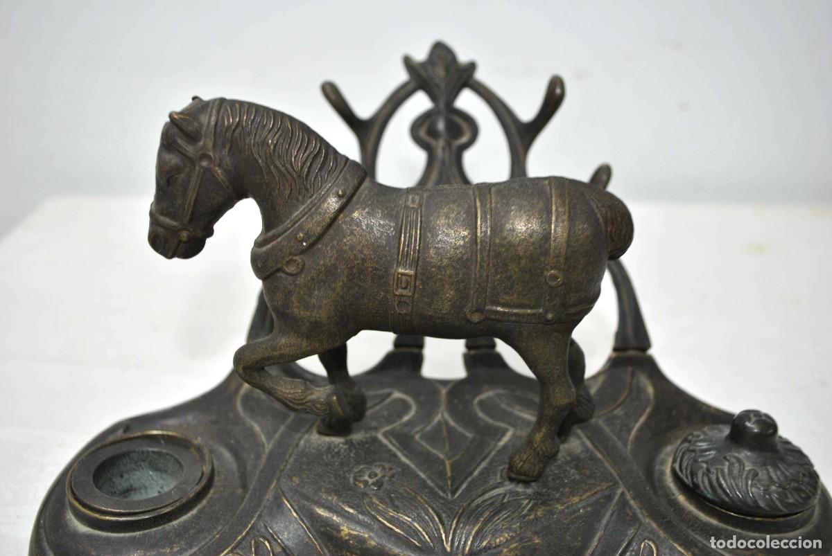 Escriban&iacute;a: TINTERO ESCRIBANIA CABALLO METAL - Foto 3