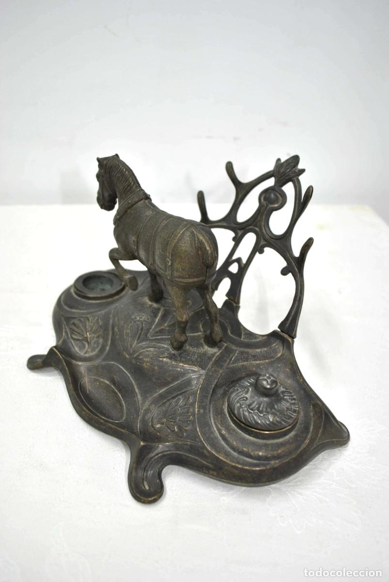 Escriban&iacute;a: TINTERO ESCRIBANIA CABALLO METAL - Foto 4