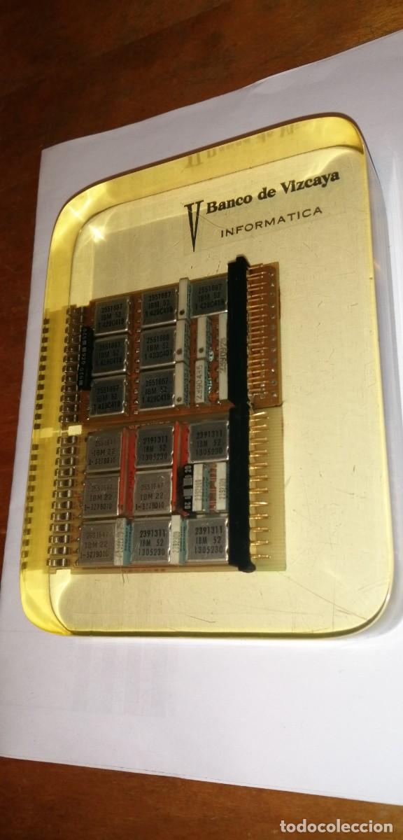 Escriban&iacute;a: GENIAL PISAPAPELES MICROCHIP IBM ORDENADOR A&Ntilde;OS 70 LUCITE RESINA BANCO VIZCAYA INFORMATICA VINTAGE