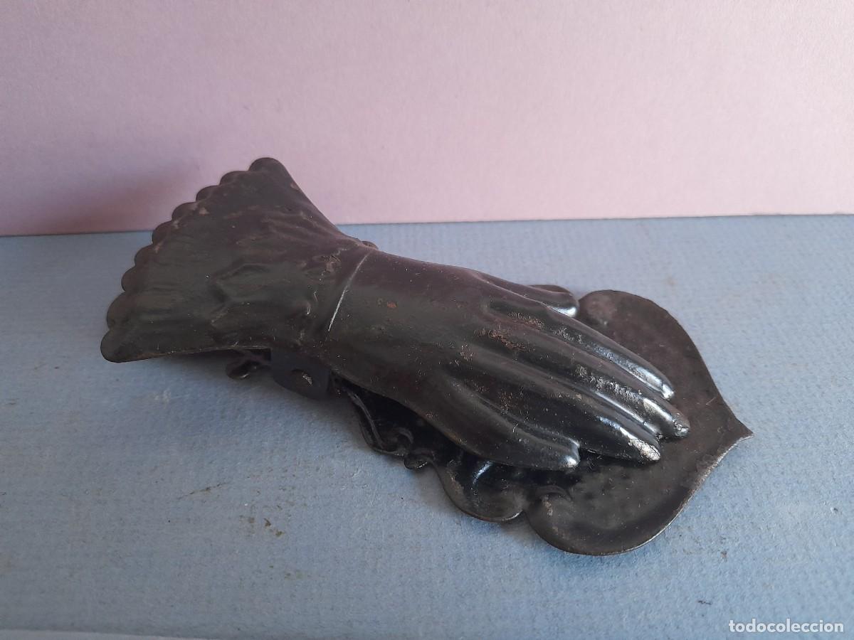 Escriban&iacute;a: pinza de papeles en forma de mano, 14x6,5cm aprox - Foto 2