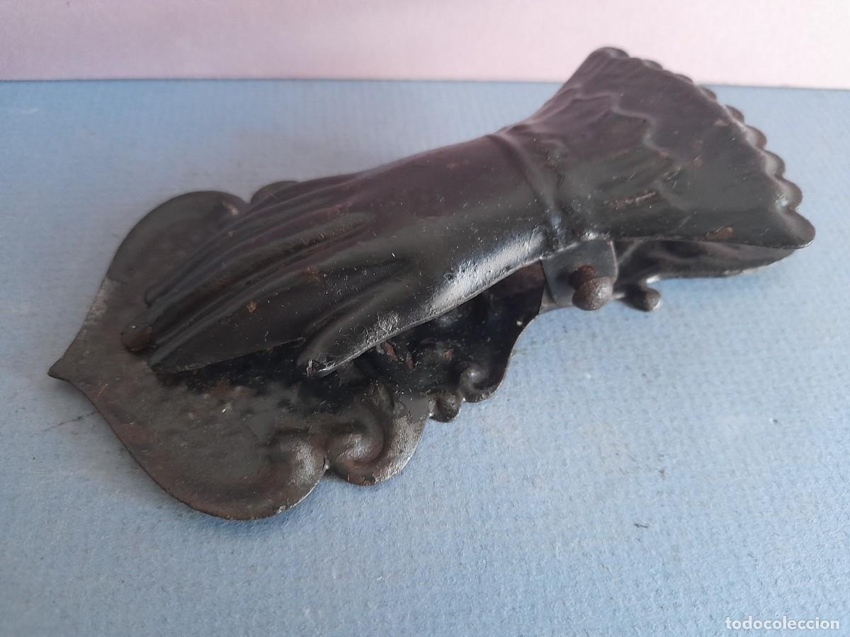 Escriban&iacute;a: pinza de papeles en forma de mano, 14x6,5cm aprox - Foto 4
