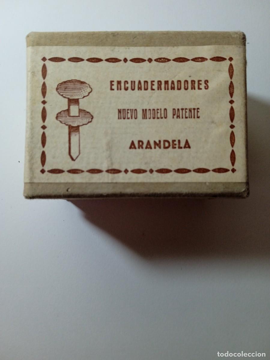 Escriban&iacute;a: CAJA DE 100 ENCUADERNADORES LAT&Oacute;N - Foto 1