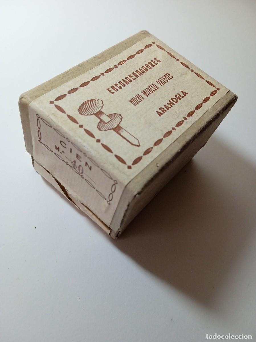 Escriban&iacute;a: CAJA DE 100 ENCUADERNADORES LAT&Oacute;N - Foto 2