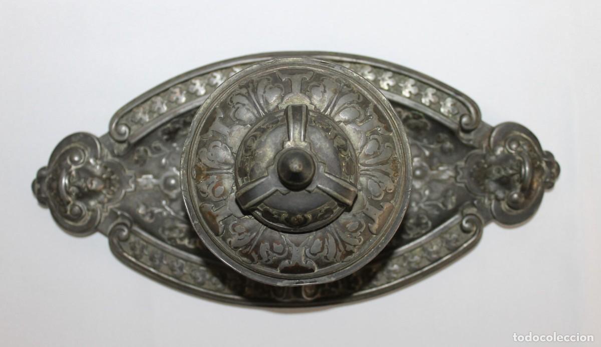 Escriban&iacute;a: Tintero de estilo Rococ&oacute; en metal plateado del siglo XIX - Foto 2