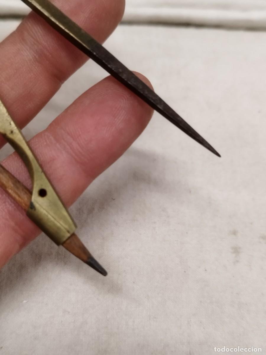 Escriban&iacute;a: Antiguo compas de bronce o lat&oacute;n. - Foto 3