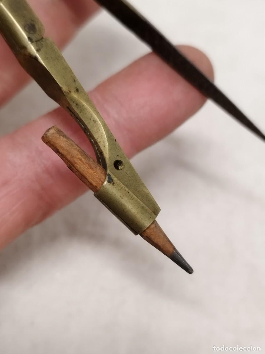 Escriban&iacute;a: Antiguo compas de bronce o lat&oacute;n. - Foto 4