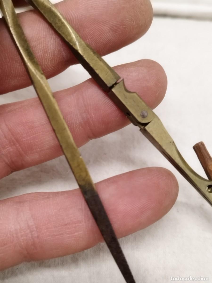 Escriban&iacute;a: Antiguo compas de bronce o lat&oacute;n. - Foto 6