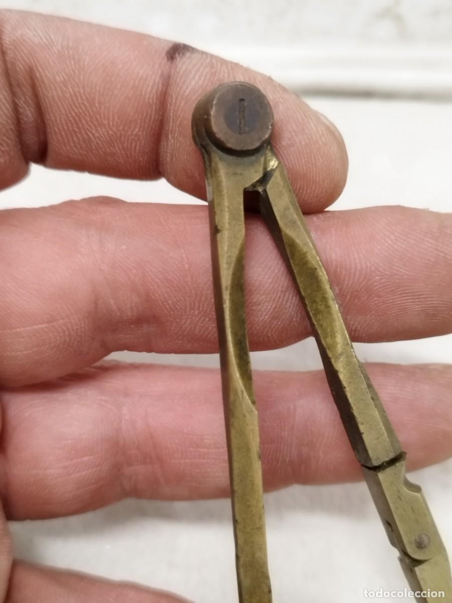 Escriban&iacute;a: Antiguo compas de bronce o lat&oacute;n. - Foto 7