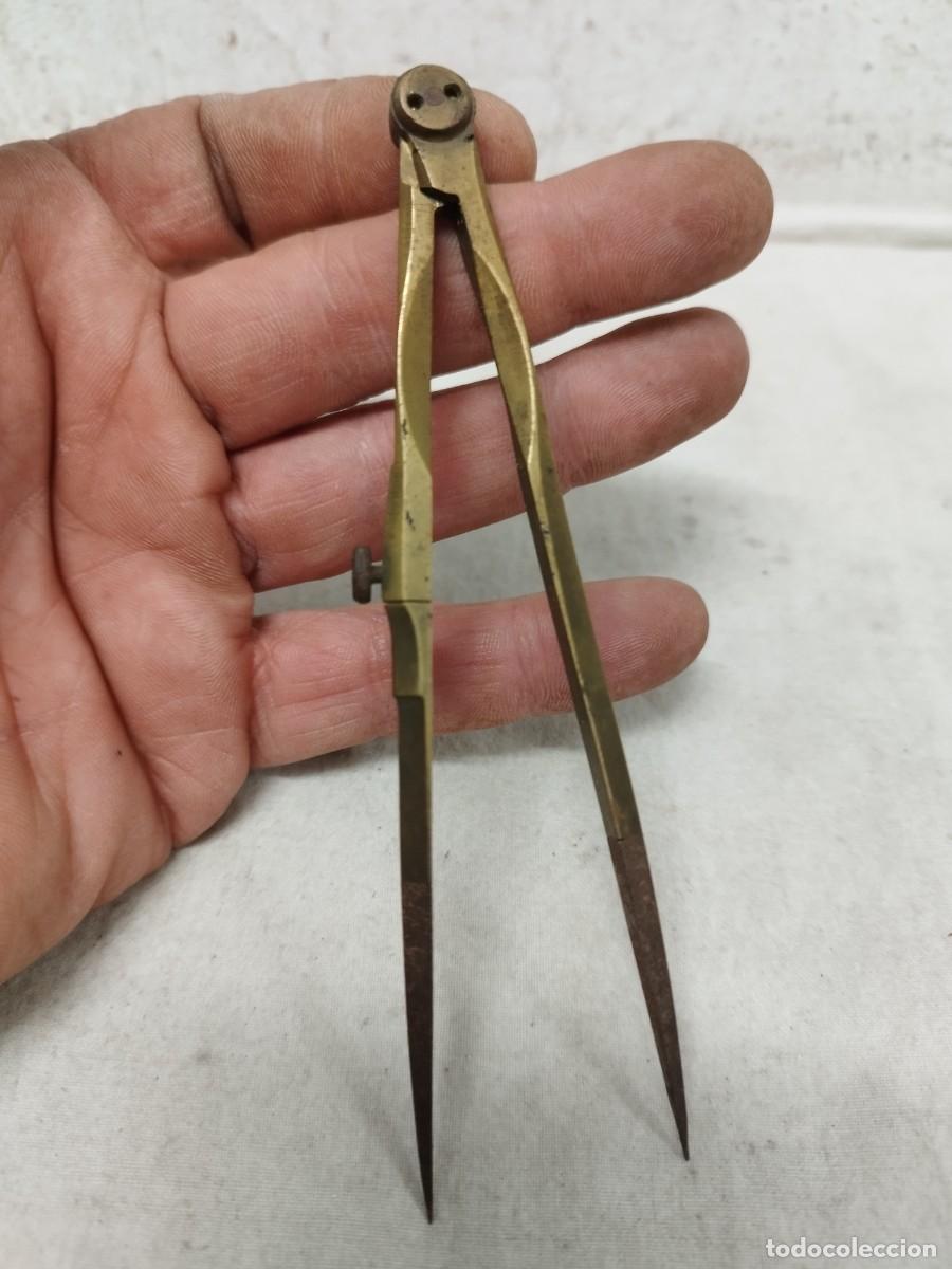 Escriban&iacute;a: Antiguo compas de laton o bronce. - Foto 5