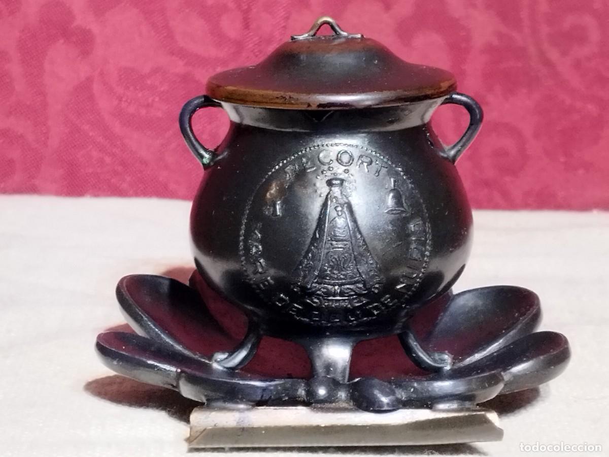 Escribanía: TINTERO ESCRIBANIA PARA PLUMA CON OLLA RECUERDO VIRGEN DE NURIA Y BASE EN FORMA DE TREBOL
