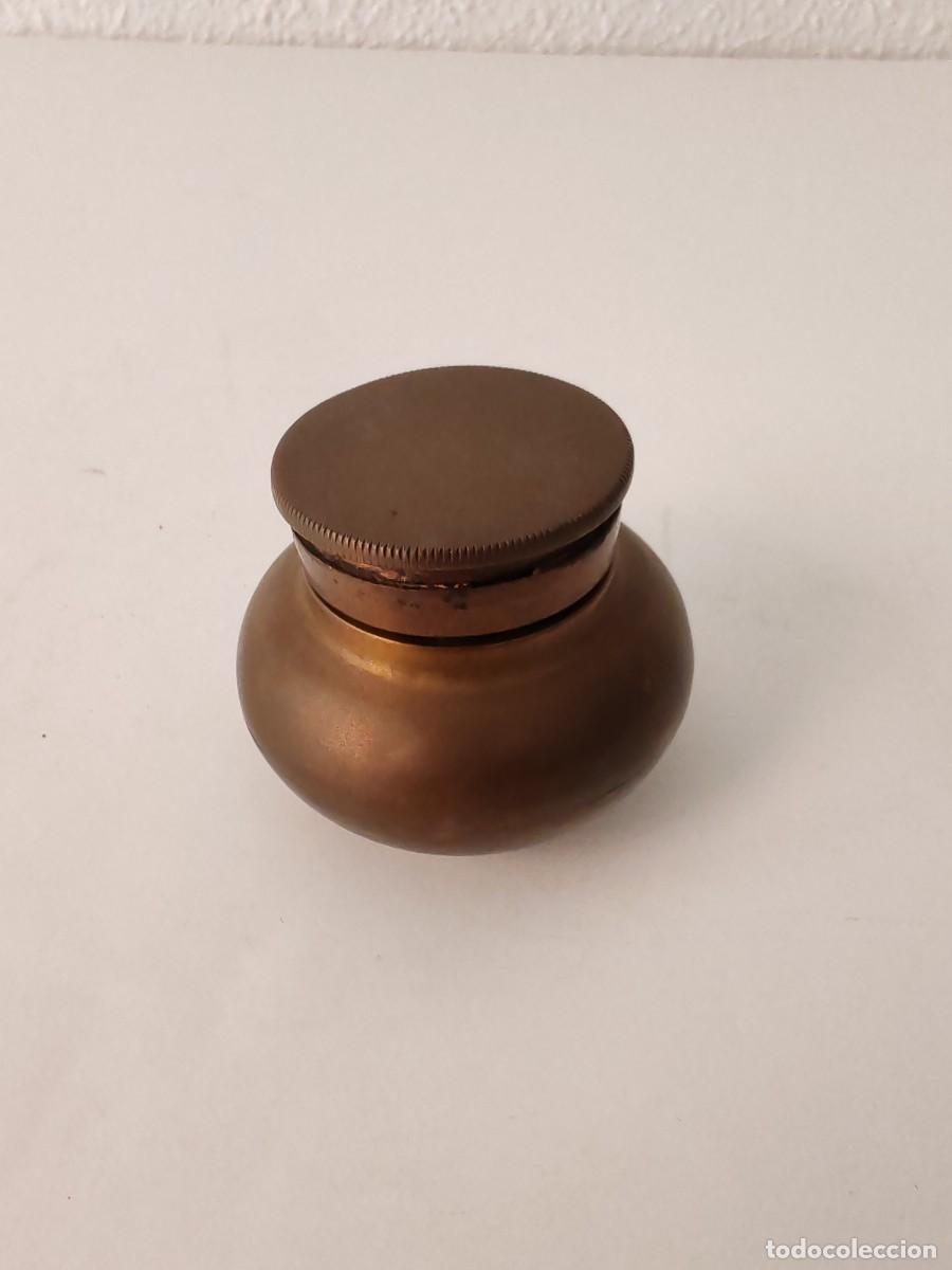 Escriban&iacute;a: ANTIGUO TINTERO DE LAT&Oacute;N - Foto 1
