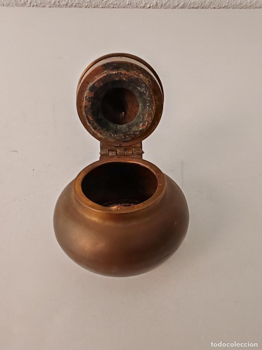 Escriban&iacute;a: ANTIGUO TINTERO DE LAT&Oacute;N - Foto 2