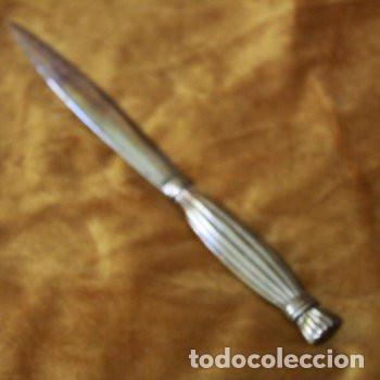 Escriban&iacute;a: Abrecartas de metal plateado. - Foto 1